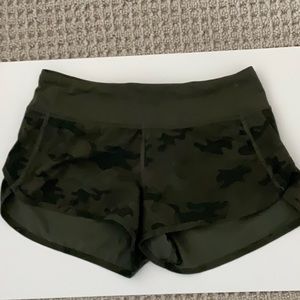 EUC Lululemon speed short size 4.